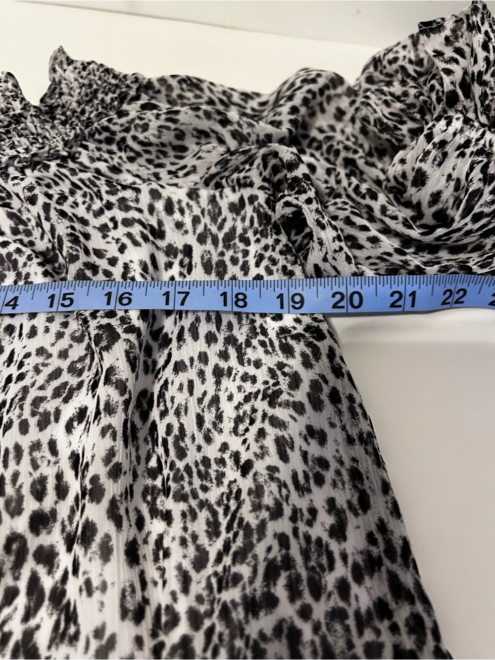 CeCe Black and White Leopard Smocked Neck Ruffle Sleeve Blouse Size M - Picture 7 of 10